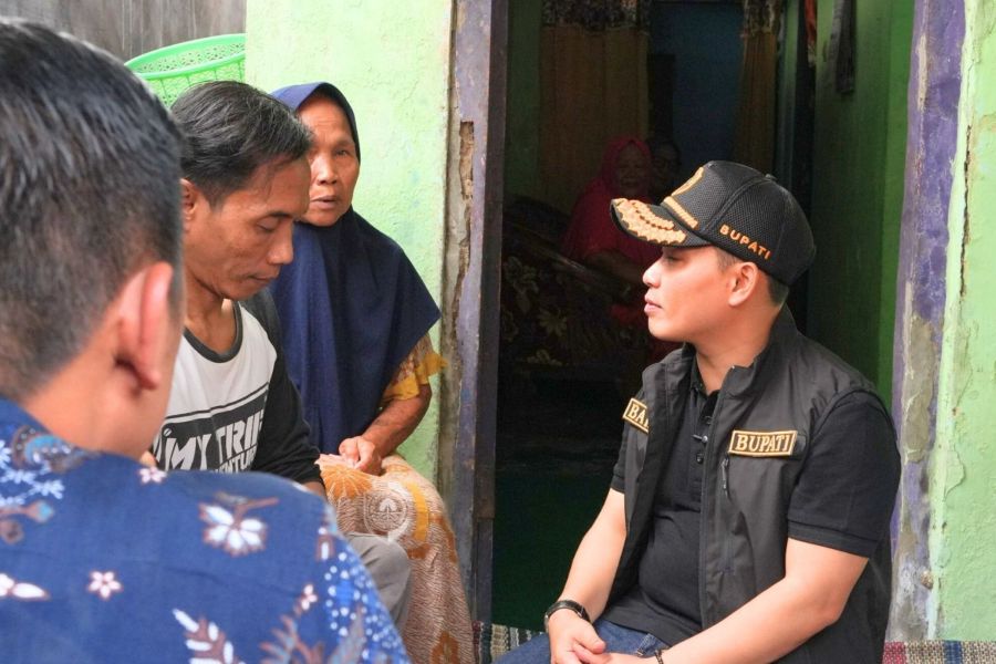 Bupati Mojokerto Tinjau Rumah Warga yang Akan 'Dibedah'