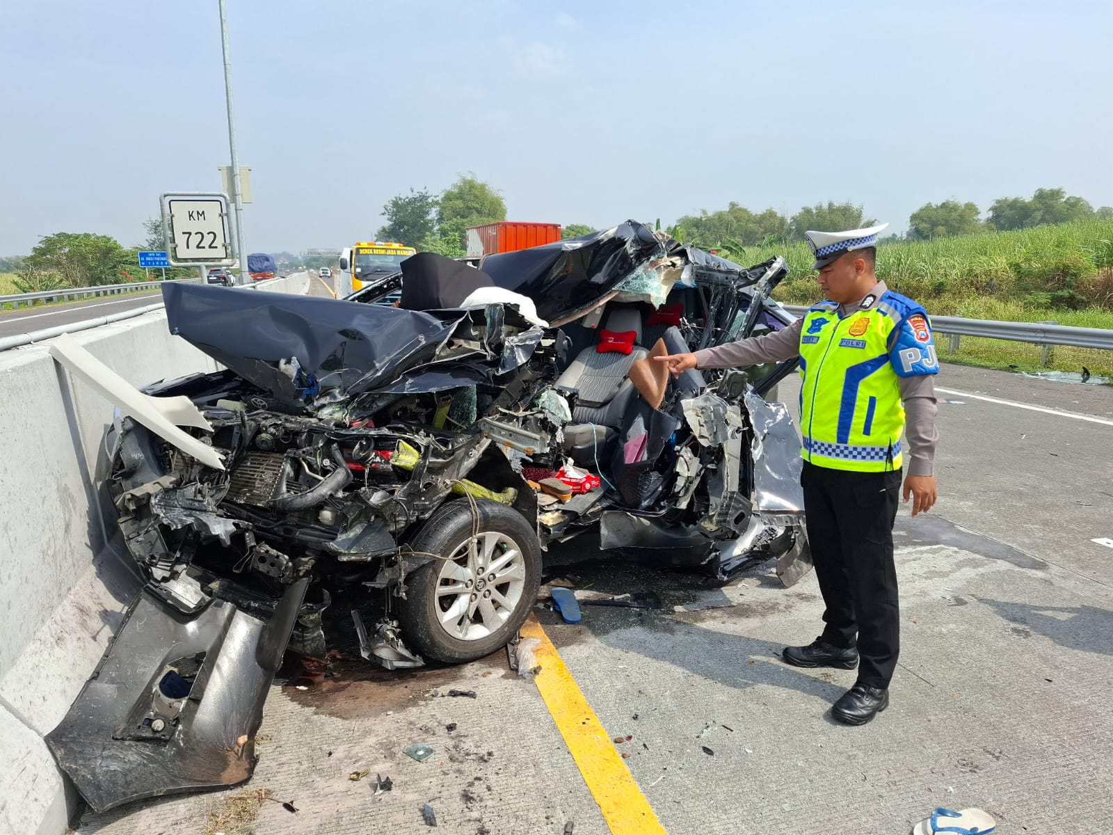 Mobil Innova Terlibat Kecelakaan di Tol Surabaya - Mojokerto, 2 orang Alami Luka Ringan 