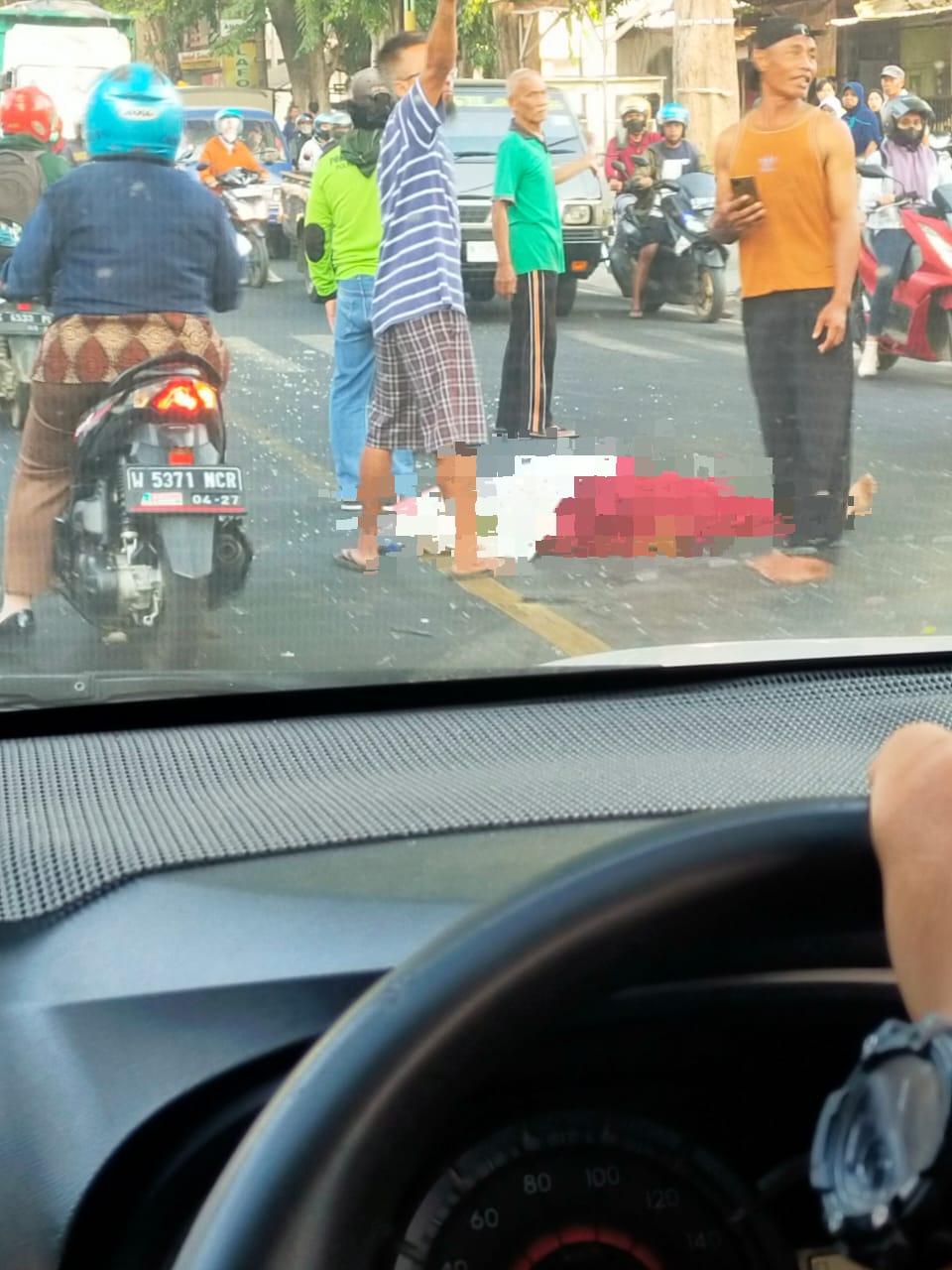 Ditabrak Truk, Ibu di Mojokerto Tewas saat Antar Anak ke Sekolah