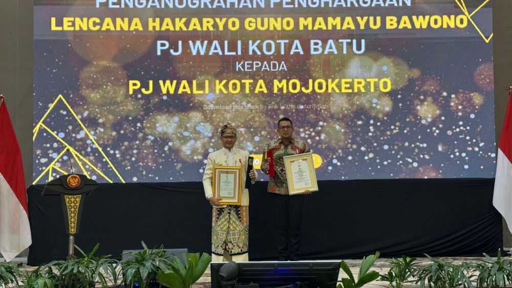 Pj Wali Kota Mojokerto Terima Tanda Jasa Hakaryo Guno Mamayu Bawono