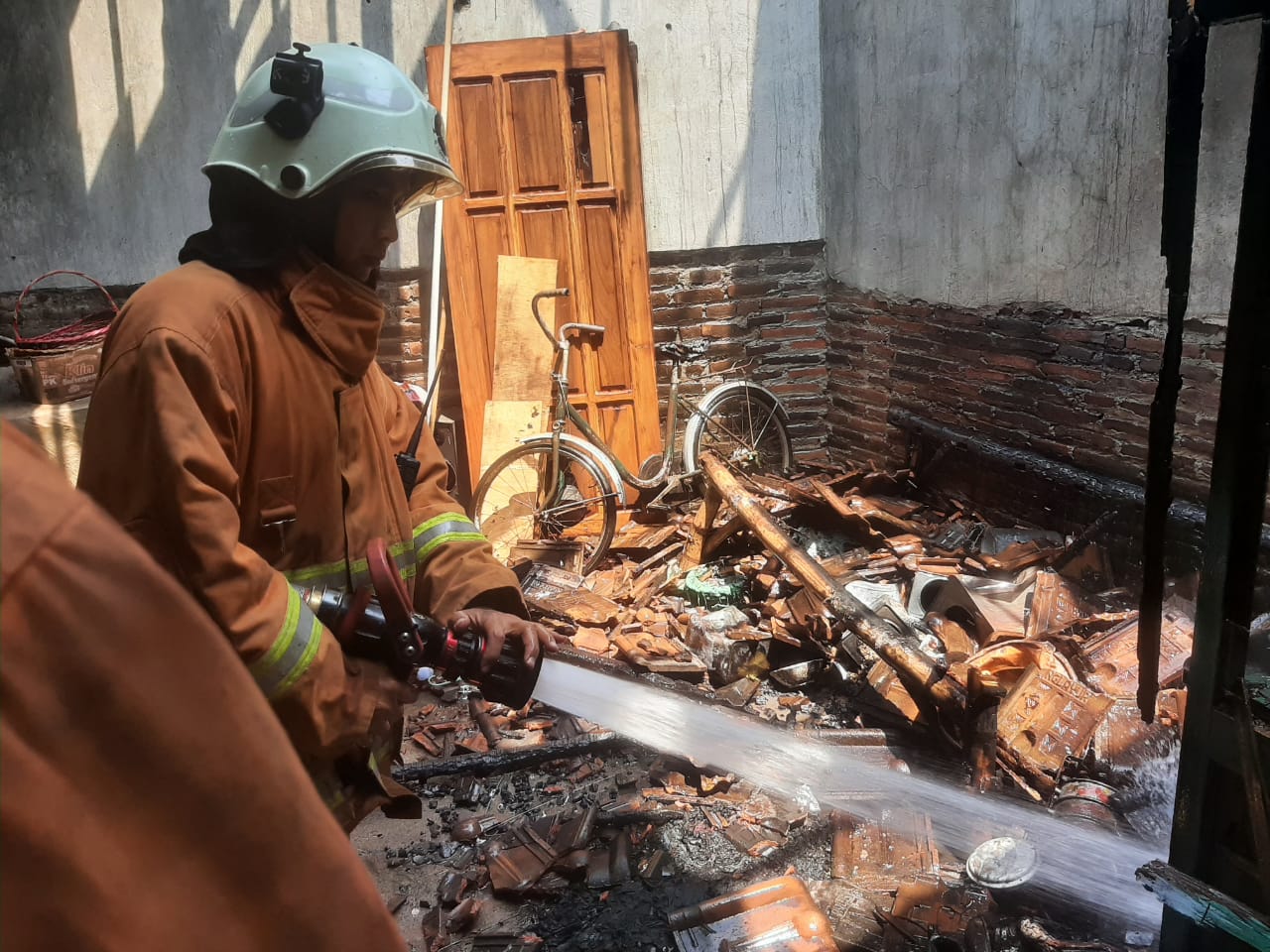 Rumah Warga di Ngoro Mojokerto Dilalap Si Jago Merah