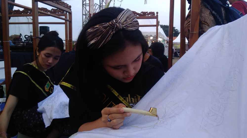 Ratusan Peserta Ikut Nyanting Batik di Pekan Budaya Majapahit 2023