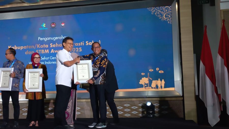 Jember Raih Penghargaan Nasional KKS Swasti Saba dan STBM Award 2025