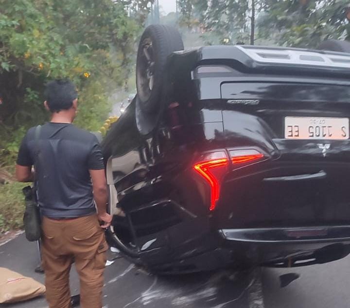 Mitsubishi Xpander Terbalik di Turunan Sendi  Mojokerto, Diduga Akibat Rem Selip