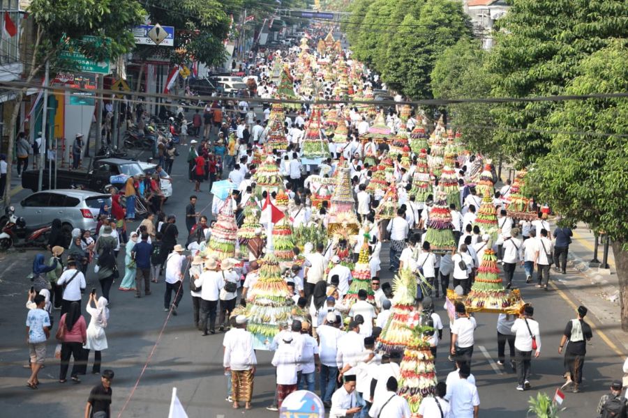 Suwar-Suwir Setinggi 3,7 Meter dan 527 Ancak Antar Jember Pecahkan Dua Rekor MURI