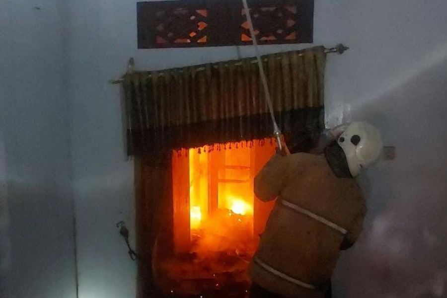 Rumah Warga di Dlanggu Mojokerto Terbakar