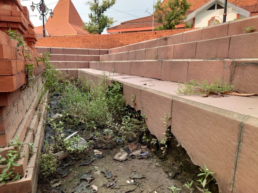 Kurang Perawatan, Miniatur Candi Tikus di Alun - alun Wiraraja Kota Mojokerto Banyak yang Rusak