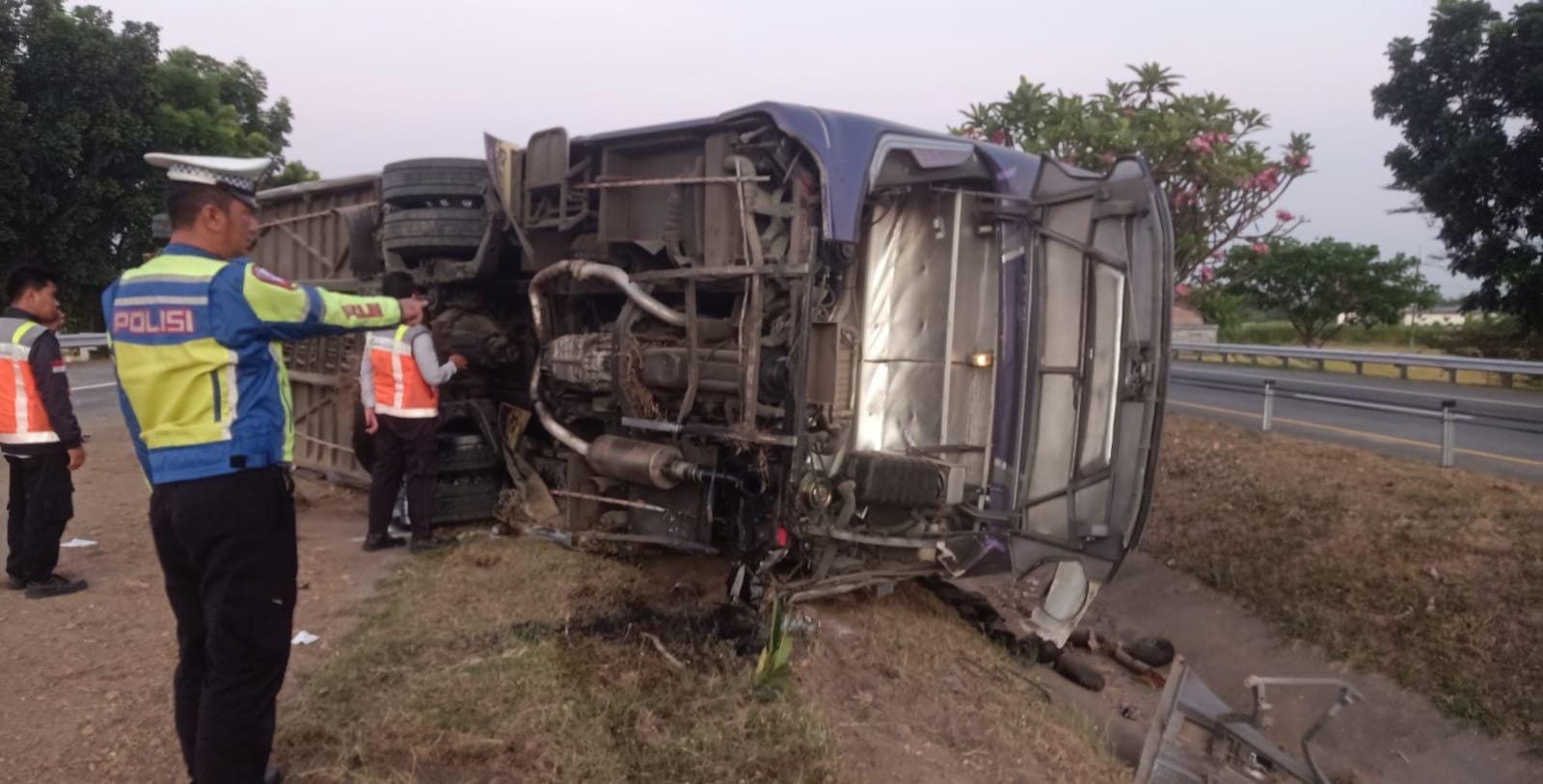 Bus Pariwisata Alami Kecelakaan di Tol Jombang - Mojokerto, Satu Orang Tewas