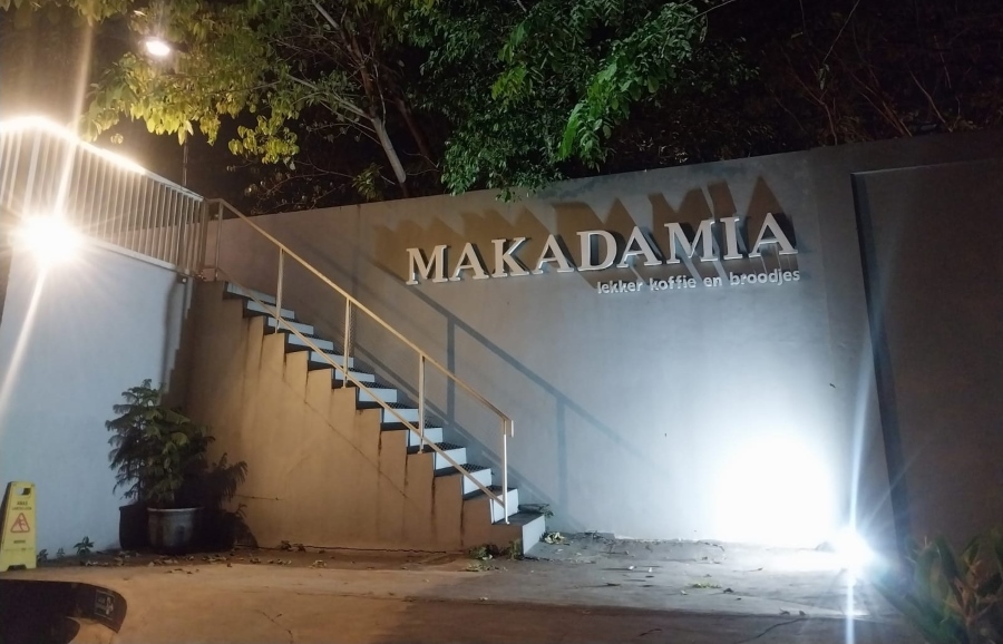 Makadamia, Kafe Kekinian dengan Nuansa Modern di Mojokerto