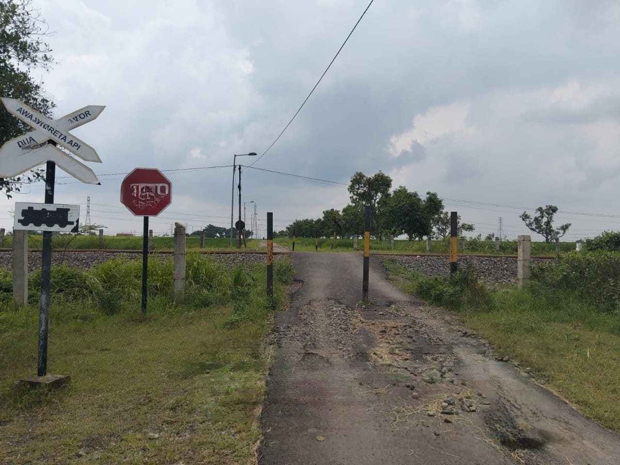 Jelang Mudik Lebaran, Perlintasan Liar di Mojoanyar Mojokerto Ditutup