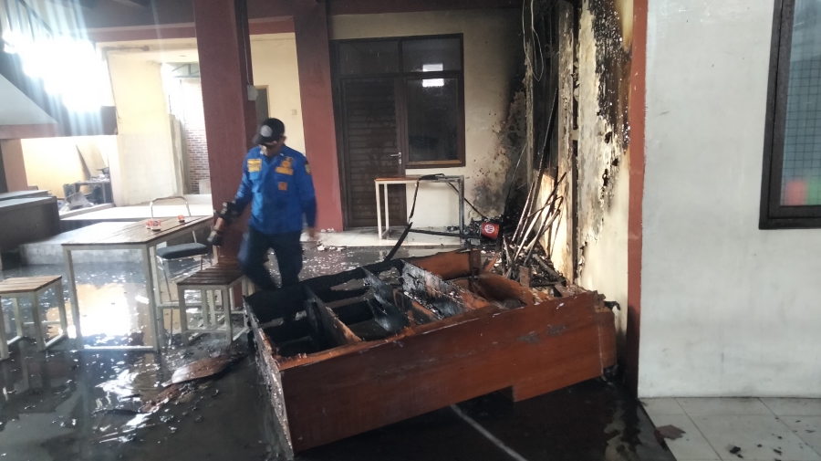 Disertai Ledakan, Kantor Dinas PUPR Perakim Kota Mojokerto Terbakar