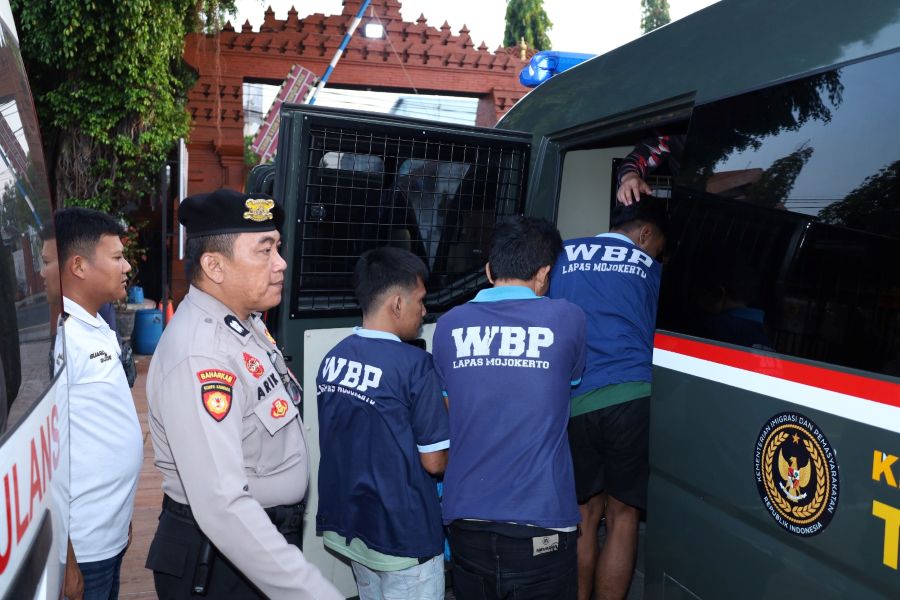 Atasi Overcrowding, Lapas Mojokerto Pindahkan 31  Napi ke Dua Lapas di Madiun