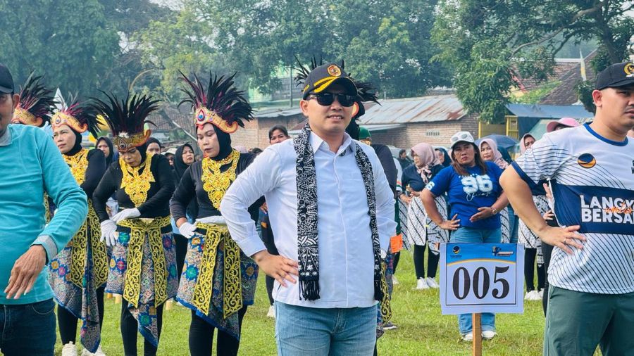 Senam Sehat dan Pasar Murah di Dlanggu Mojokerto, Tandai HUT ke - 14 Partai NasDem 