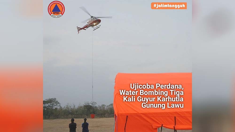 Uji Coba Perdana, Water Bombing Tiga Kali Guyur Karhutla Gunung Lawu