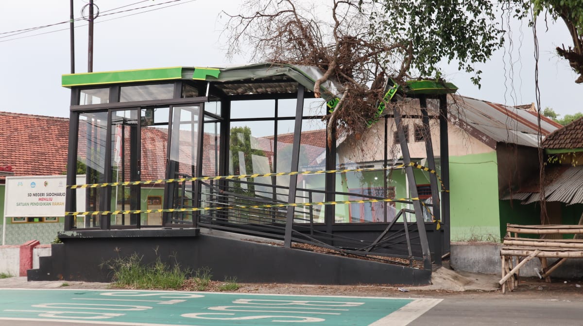 Halte Bus Trans Jatim di Mojokerto Rusak, Dishub Jatim: Dalam Waktu Dekat Akan Diperbaiki