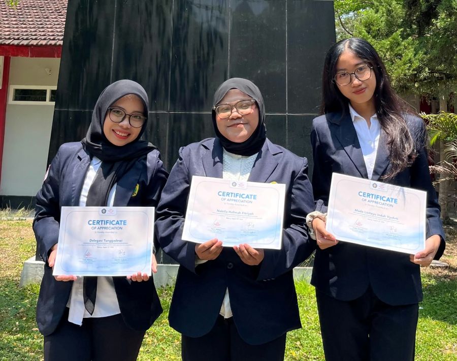 Bongkar Sengketa Desain Sepatu Lokal vs Merek Tiongkok, 3 Mahasiswa Unej Raih Juara 3 Kompetisi Hukum Nasional