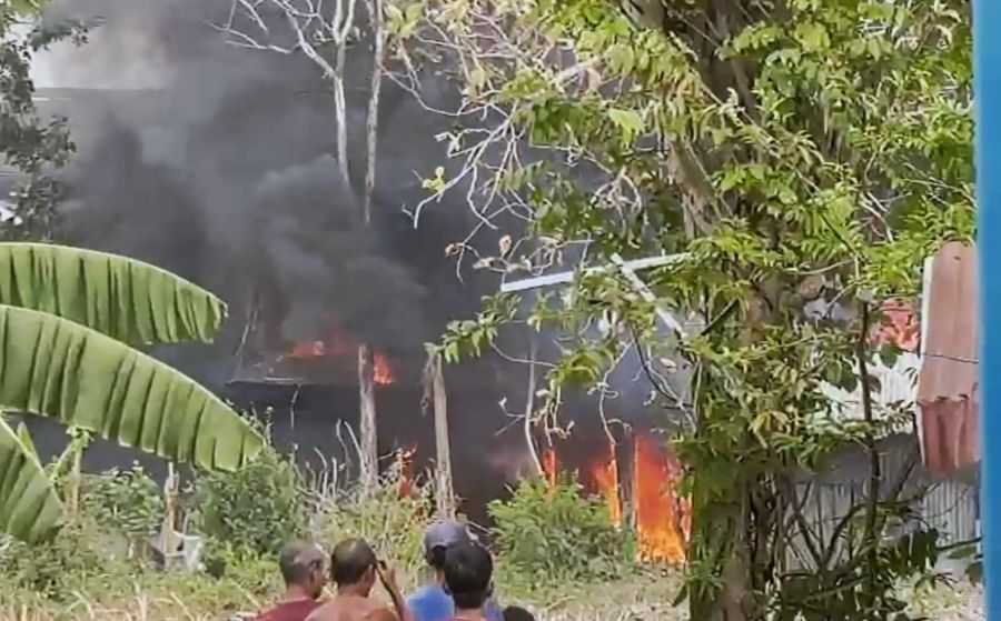 Gudang Sablon Sepatu di Mojokerto Terbakar, Empat Damkar Dikerahkan