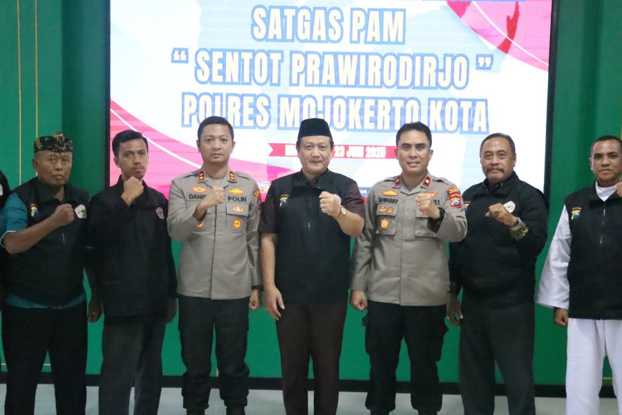 Jelang Malam 1 Suro, Satgas Pam Sentot Prawirodirjo di Kota Mojokerto Dikukuhkan