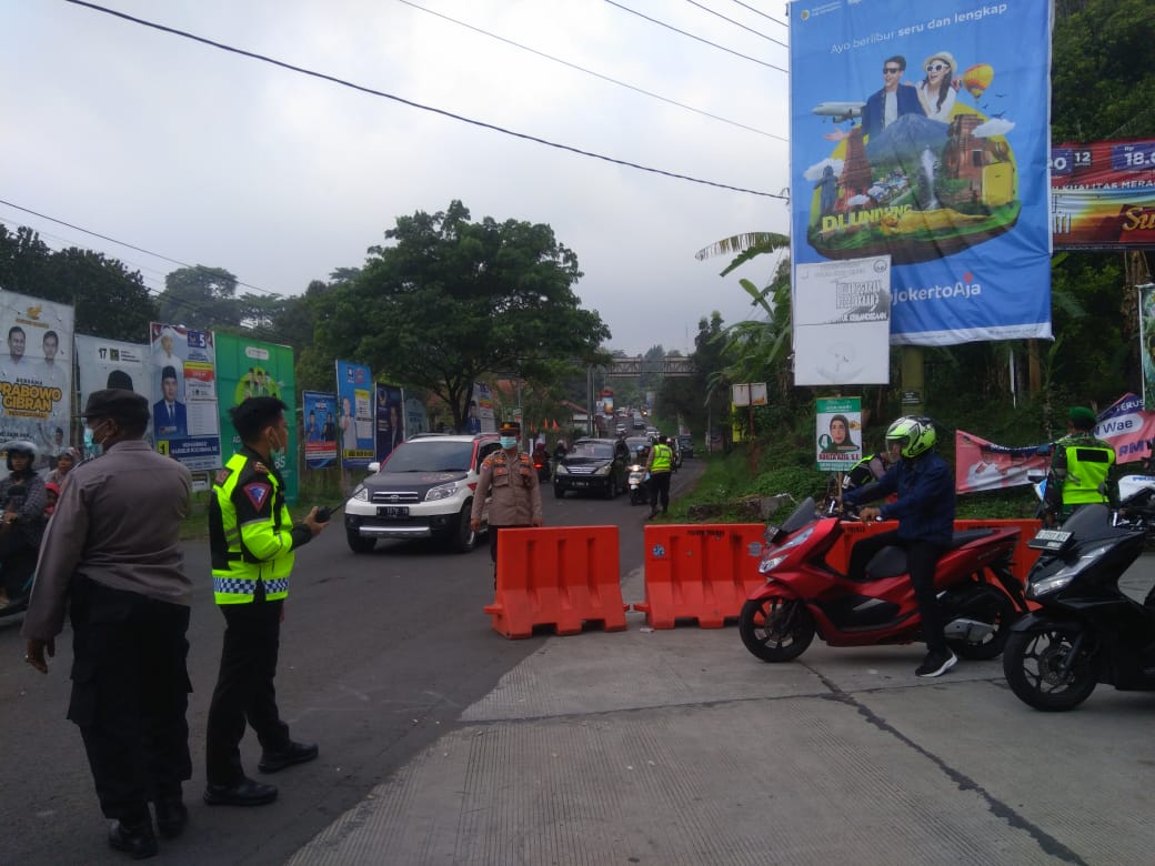 Cegah Kemacetan di Kawasan Wisata Pacet, Satlantas Mojokerto Terapkan Rekayasa One Way