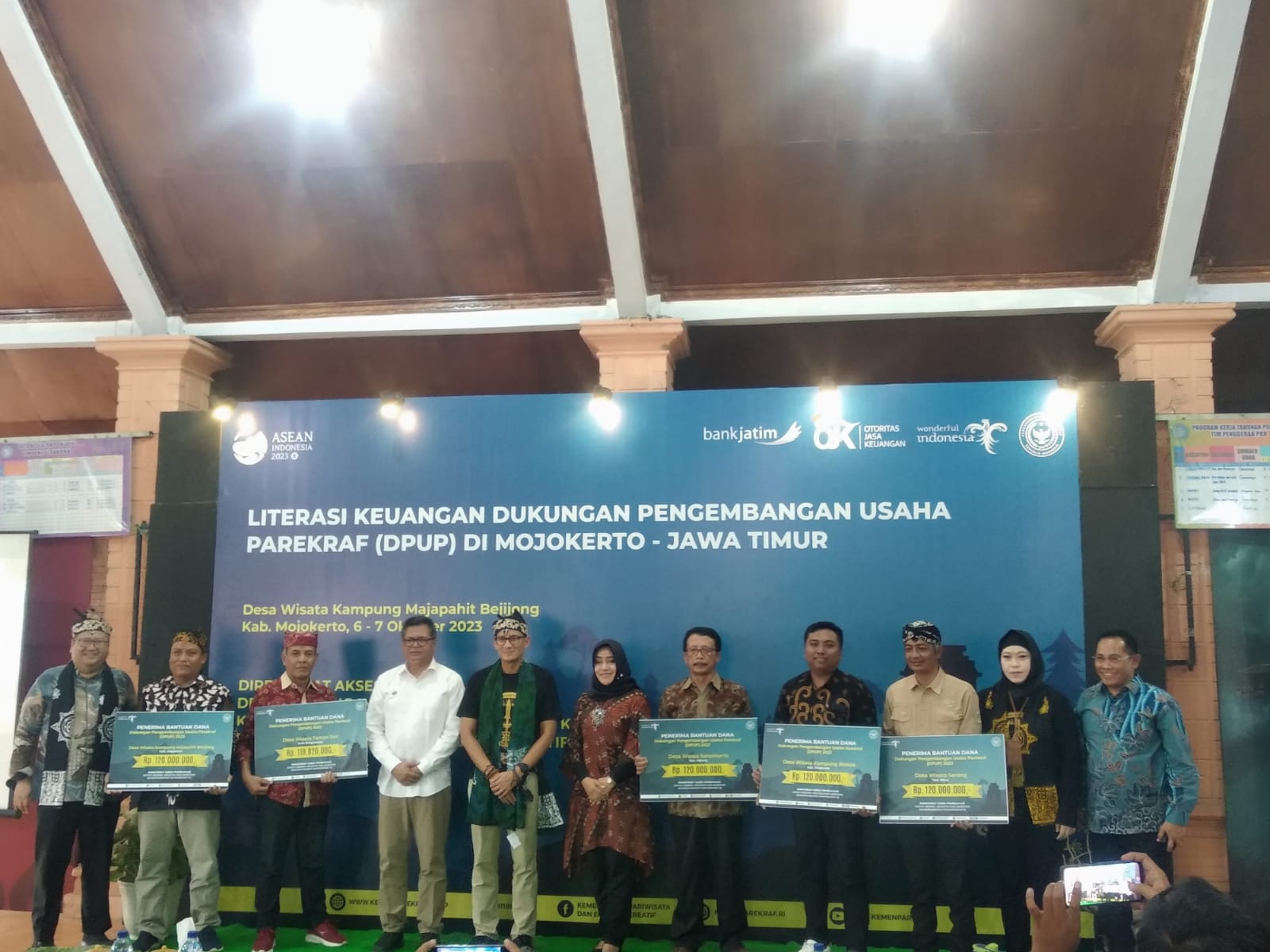 Menparekraf Sandiaga Uno Salurkan Bantuan Rp 600 Juta untuk Pengembangan 5 di Desa wisata di Jawa Timur