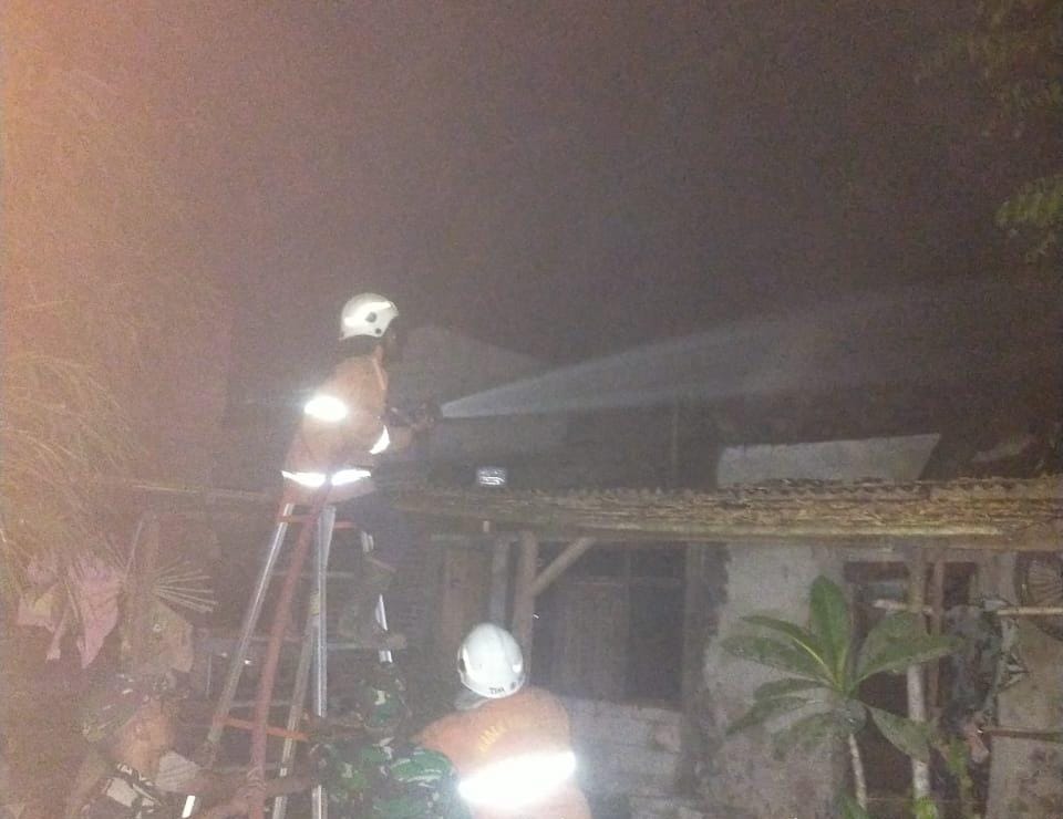 Rumah dan Tempat Service Elektronik di Ngoro Mojokerto Terbakar