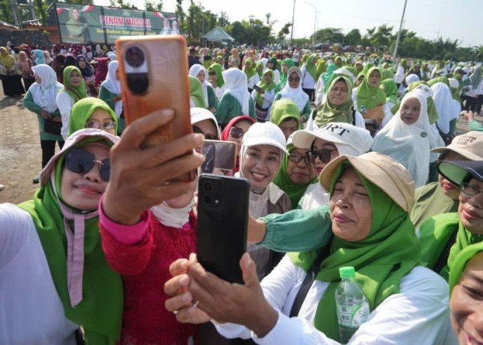 Peringatan Hari Ibu di Kota Mojokerto, Berikan Santunan Yatim dan Pengemudi Ojenk Online Perempuan