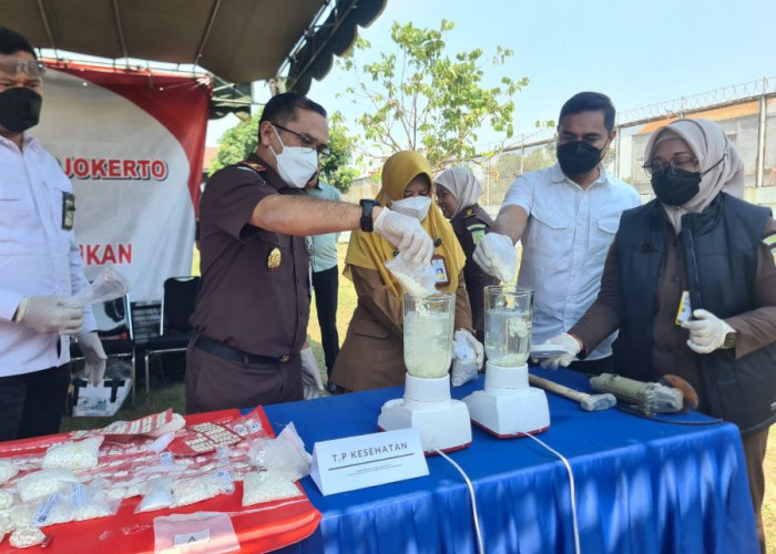 Kejari Mojokerto Musnahkan Barang Bukti 130 Perkara, Dominasi Narkotika Masih Tinggi