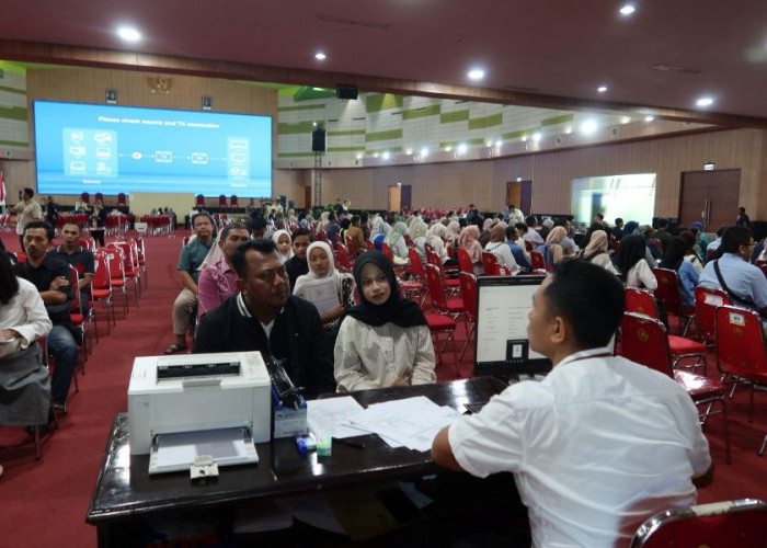 Ribuan Calon Mahasiswa Baru Padati Kampus Unej, Verifikasi Tatap Muka Kembali Digelar Setelah 8 Tahun
