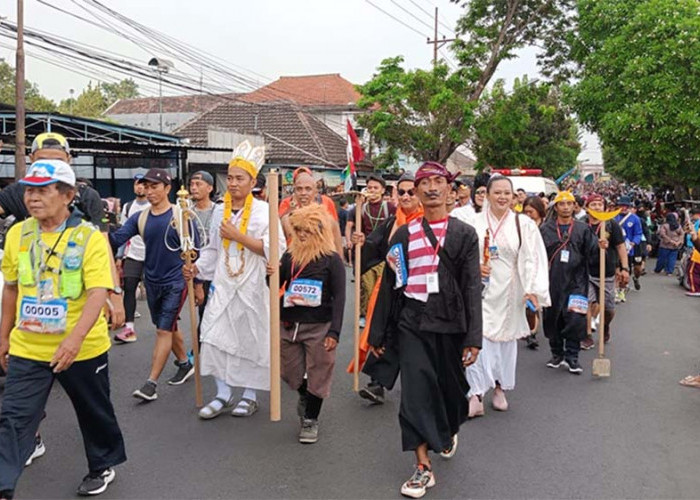 Sun Gokong mengawal  Biksu Tom Sam Chong mengikuti GJP Mojosuro