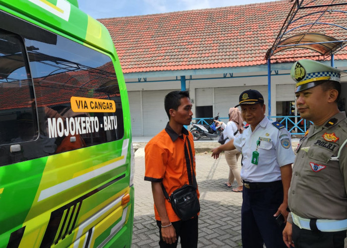 Petugas Lakukan Rampchek pada Trayek Bus AKDP Mojokerto - Batu via Cangar