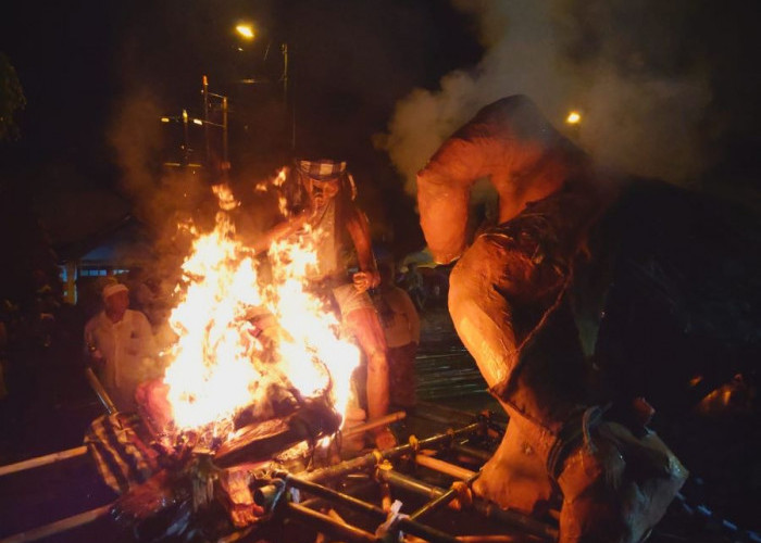 Umat Hindu di Mojokerto Arak 3 Ogoh-ogoh Jelang Nyepi, Sarat Pesan Perdamaian