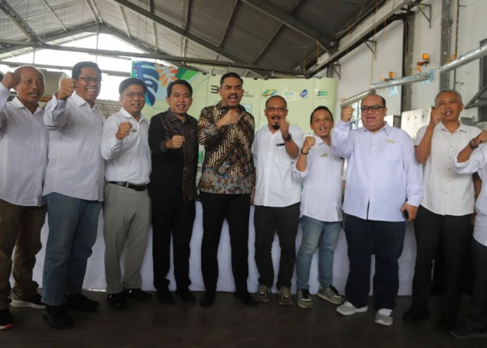 Menteri Maman Abdurrahman Kagum dengan Perkembangan UMKM Holding di Jember 