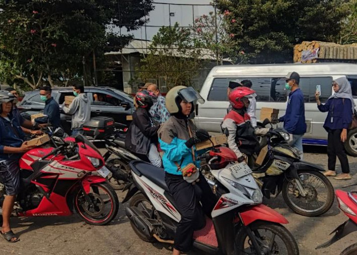 Antrean BBM Mengular di Jember, ASN WFH dan Siswa Belajar dari Rumah
