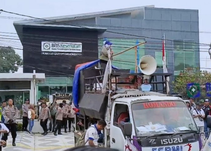 BPJS Nonaktif, Ratusan Karyawan PT Pakerin Gelar Unjuk Rasa di BPJS Kesehatan Mojokerto