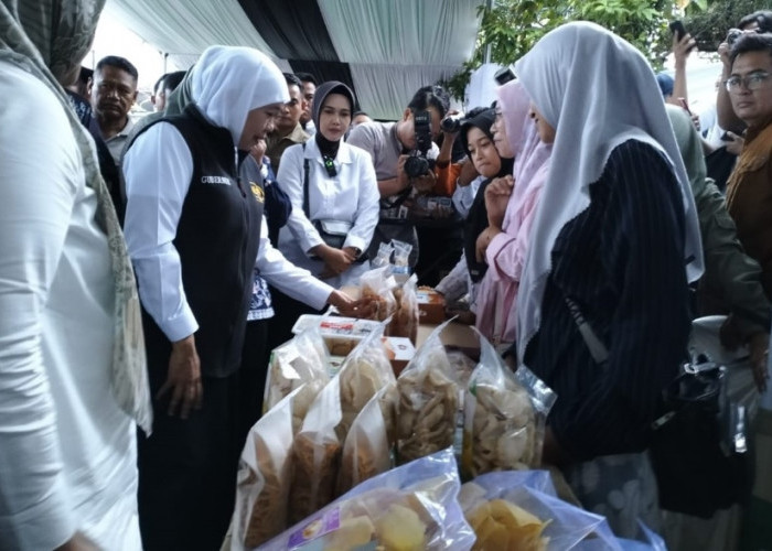 Warga Pacet Mojokerto Serbu Pasar Murah, Harga Sembako Jauh di Bawah HET