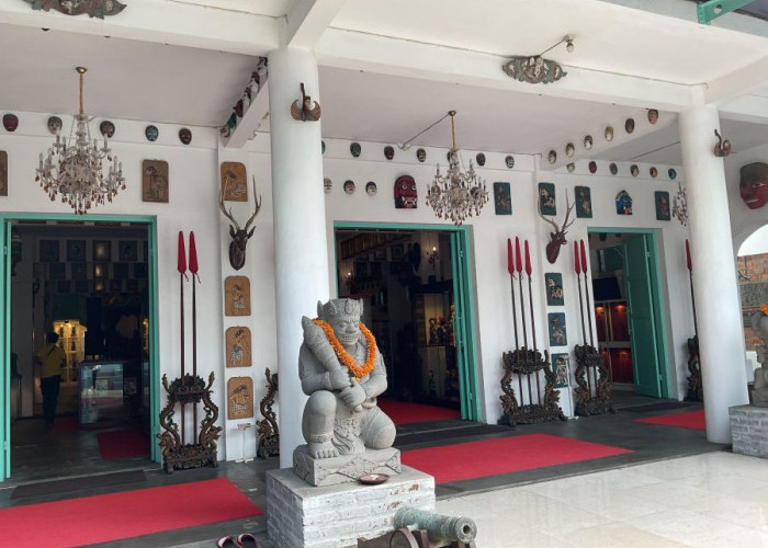 Menyusuri Jejak Pak Raden dan Si Unyil di Museum Gubug Wayang