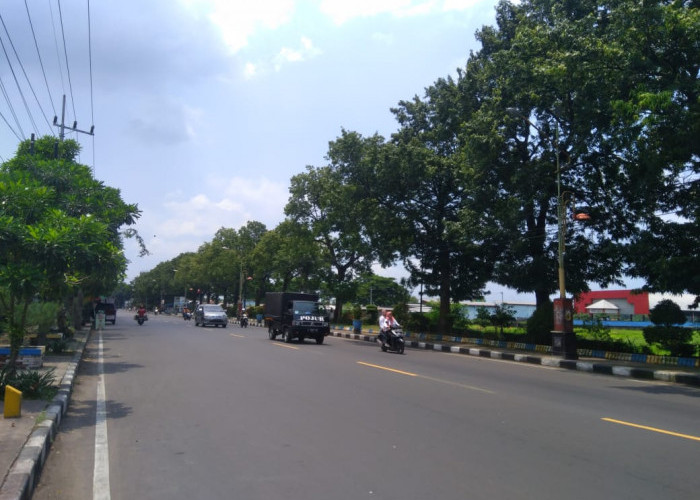 Parkir di Bahu Jalan Nasional Sangat Membahayakan dan Harus Ditilang