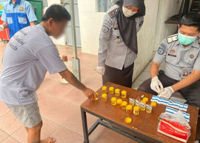 Warga Binaan Lapas Kelas IIB Mojokerto Jalani Tes Urine