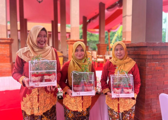 Bukan Karangan Bunga Biasa, HUT ke-108 Kota Mojokerto Dihiasi Bibit Tanaman Pangan