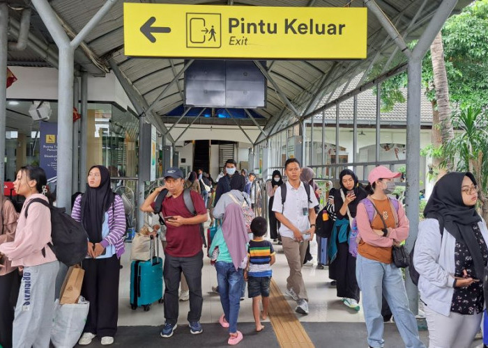 Masa Angkutan Nataru, KAI Commuter Wilayah 8 Surabaya Mengangkut 141 Ribu Pengguna