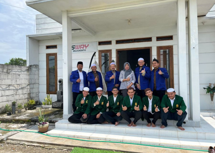 Pimpinan UII Dalwa Pasuruan Lakukan Monev Mahasiswa PKL di Disway Mojokerto