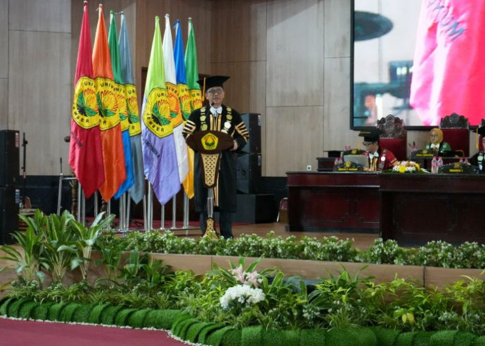 Rektor Unej Ingatkan 800 Wisudawan: AI Bisa Gantikan Pekerjaan, Tapi Tidak Empati dan Integritas