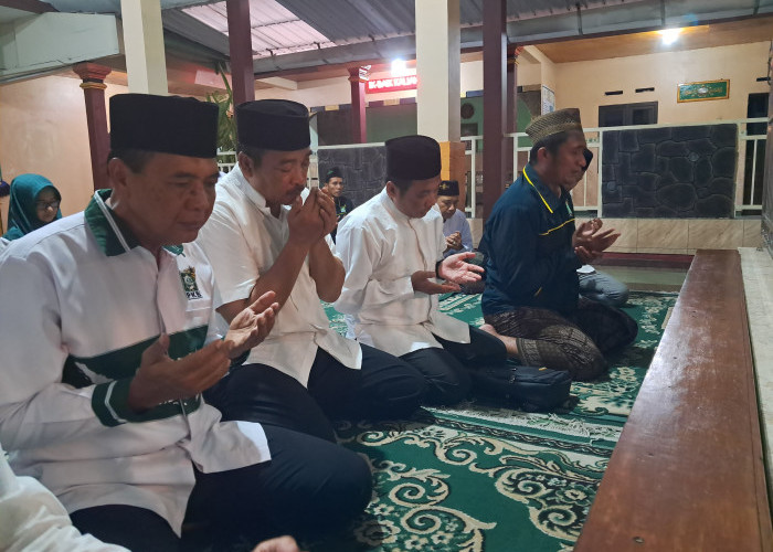 Juned dan Amin Ziarah ke Makam Abah Yat Sebelum Daftar ke KPU Kota Mojokerto