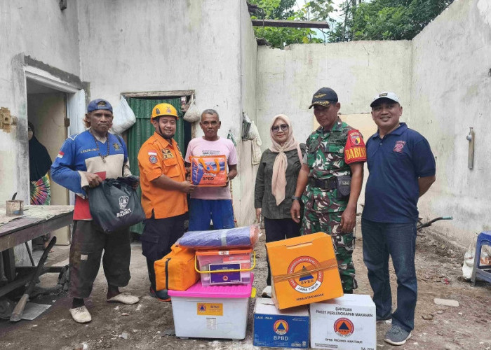 BPBD Jember Beri Penguatan Psikologis dan Serahkan Bantuan Stimulan BBR kepada Korban Bencana