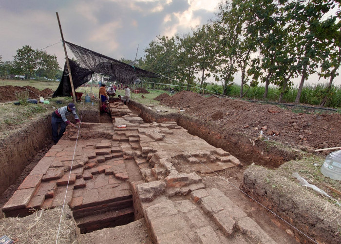 Arkeolog Temukan Struktur Pagar Diduga Mengelilingi Candi Bhre Kahuripan 