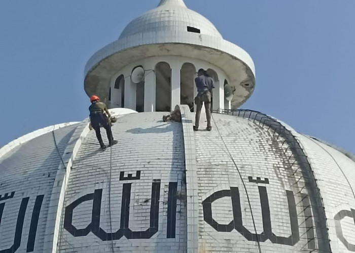 Peduli Lingkungan, Komunitas Resik - Resik Masjid Mojokerto Bersihkan Masjid di Jabung