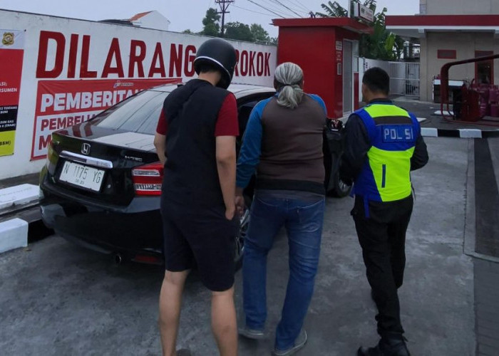 Sopir Pingsan di SPBU Mojokerto, Ditemukan Sejumlah Galon Pertalite Ilegal di Mobilnya, Ternyata Timbun BBM