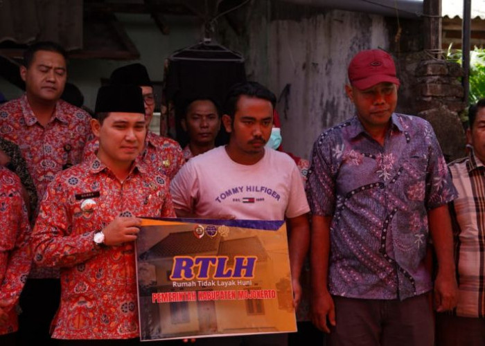 Bupati Mojokerto Tinjau Dua RTLH di Jetis, Rumah Warga Canggu Masuk Prioritas Renovasi