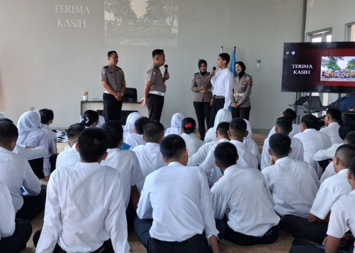 Polres Mojokerto Beri Edukasi Ganda ke Pelajar,  Tertib Lalin dan Stop Perundungan di Sekolah