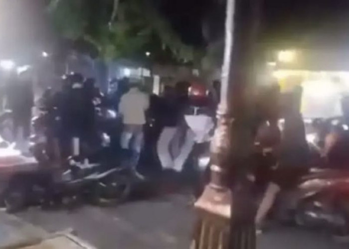 40 Pemotor Serang Dua Angkringan di Mojokerto, Tiga Orang Luka-Luka